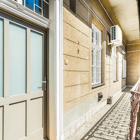 Sun-Splashed Retreat In The Heart Of A Vibrant Quarter Budapeszt Zewnętrze zdjęcie