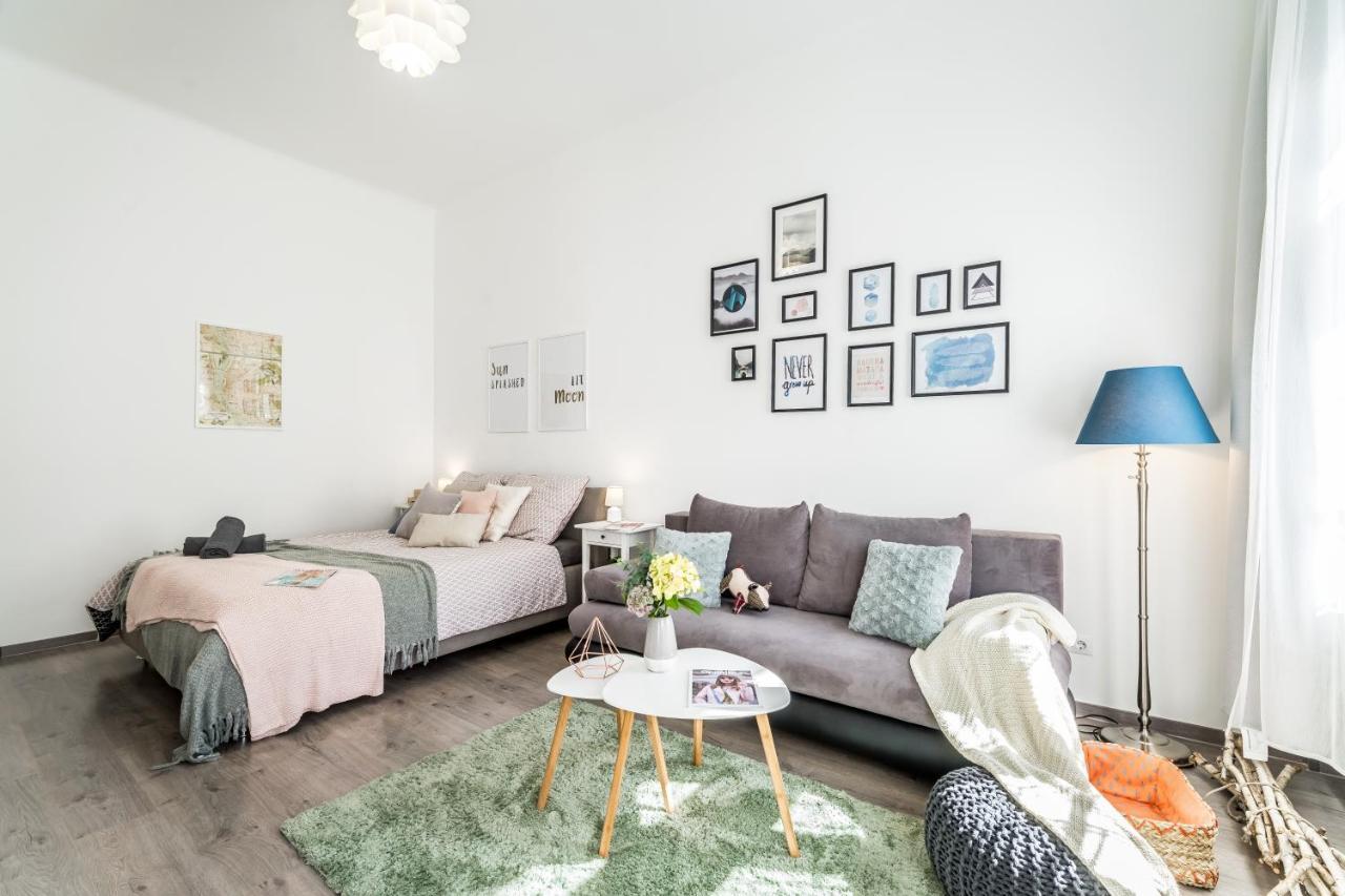 Sun-Splashed Retreat In The Heart Of A Vibrant Quarter Budapeszt Zewnętrze zdjęcie