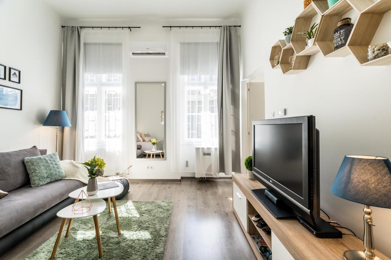 Sun-Splashed Retreat In The Heart Of A Vibrant Quarter Budapeszt Zewnętrze zdjęcie
