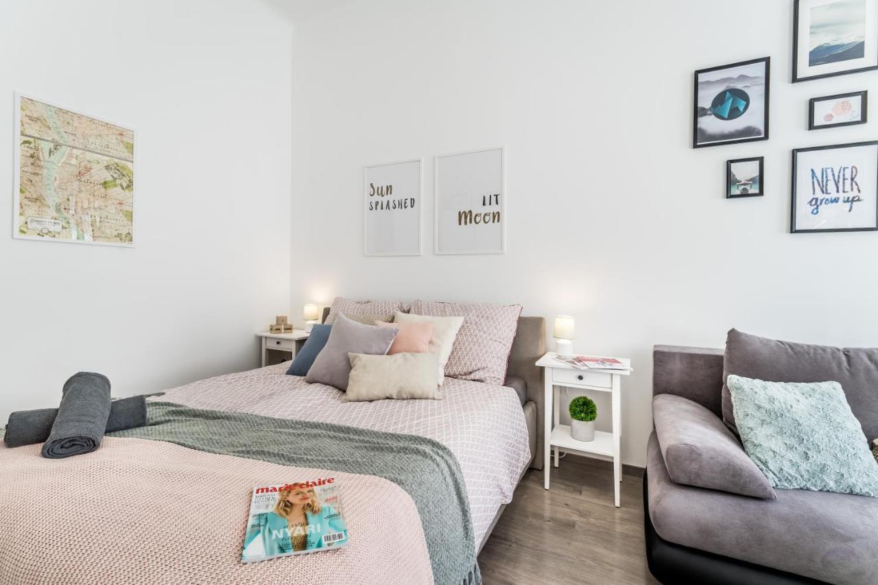 Sun-Splashed Retreat In The Heart Of A Vibrant Quarter Budapeszt Zewnętrze zdjęcie