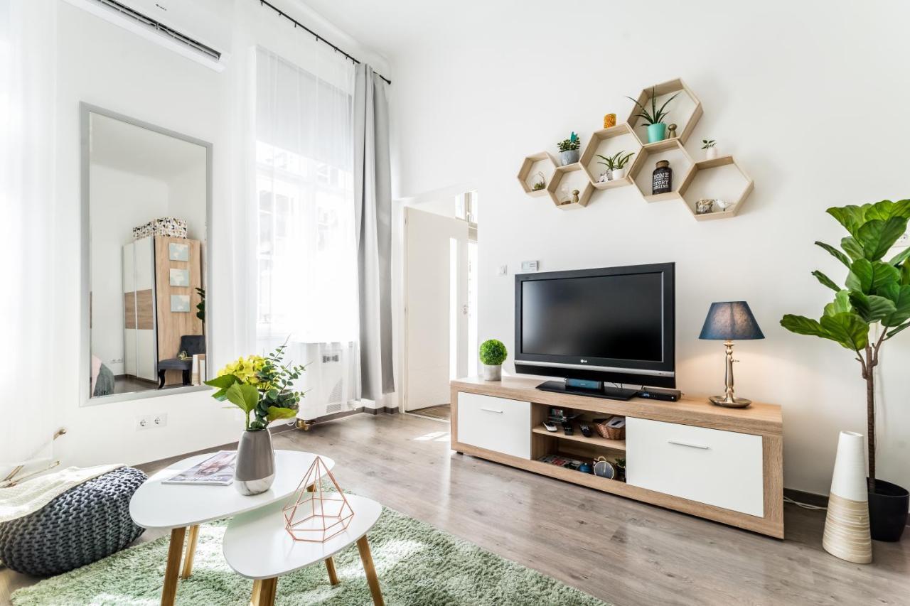 Sun-Splashed Retreat In The Heart Of A Vibrant Quarter Budapeszt Zewnętrze zdjęcie