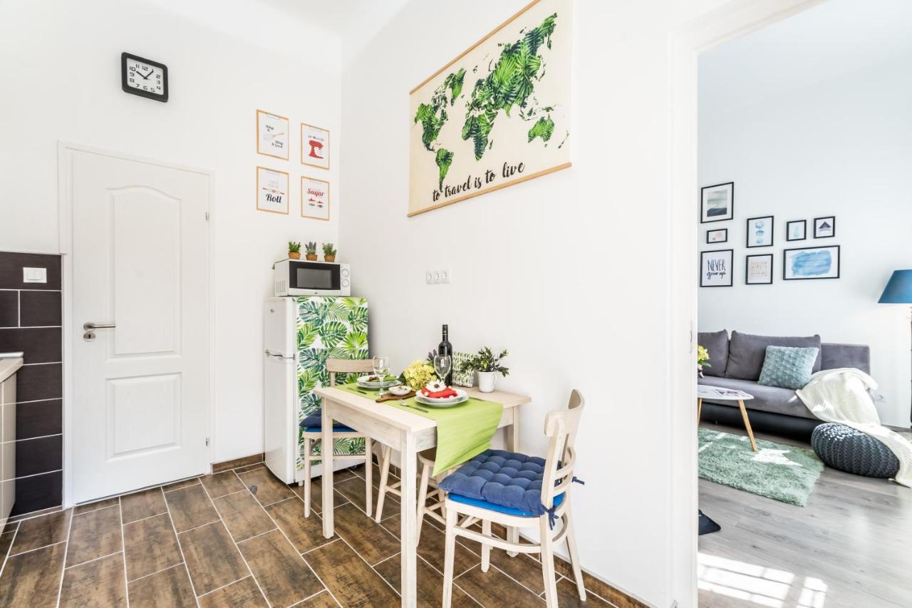 Sun-Splashed Retreat In The Heart Of A Vibrant Quarter Budapeszt Zewnętrze zdjęcie