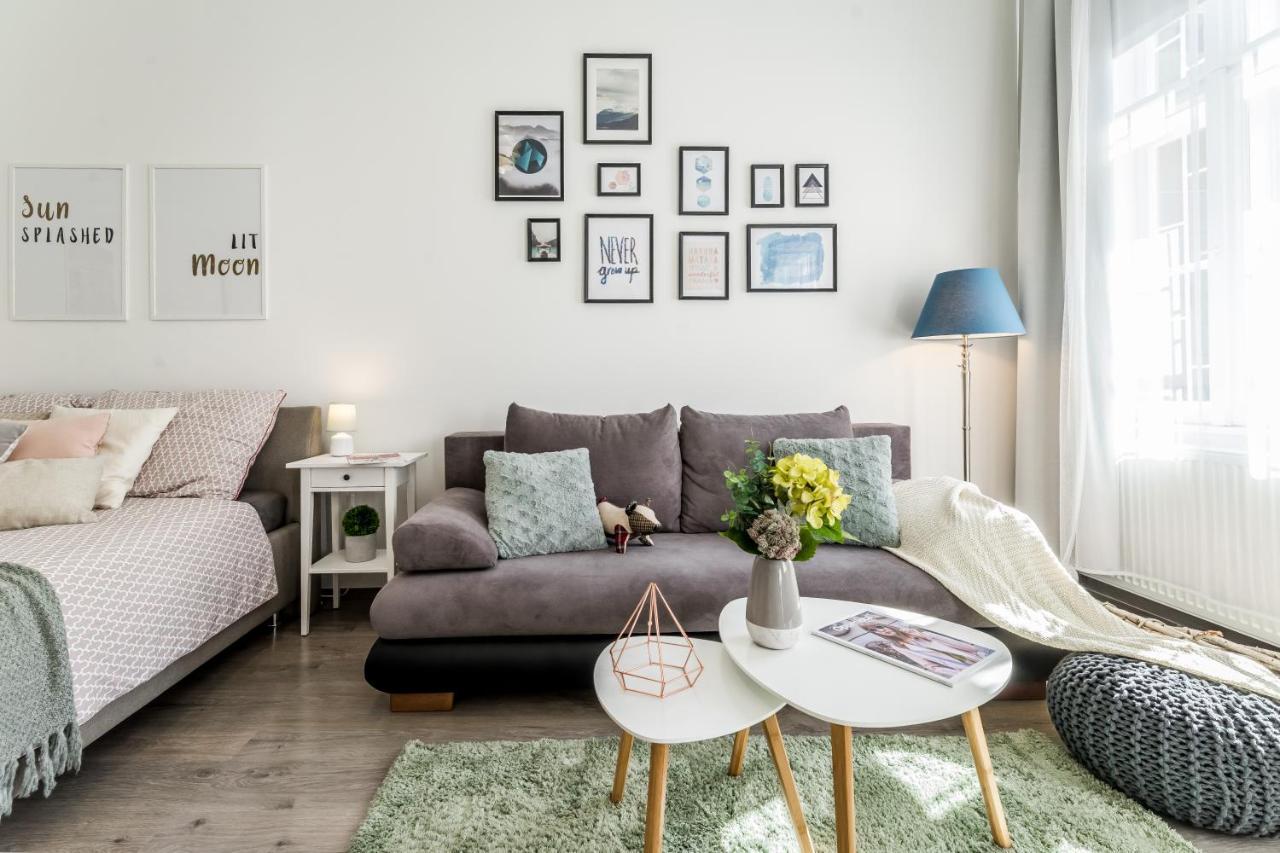 Sun-Splashed Retreat In The Heart Of A Vibrant Quarter Budapeszt Zewnętrze zdjęcie