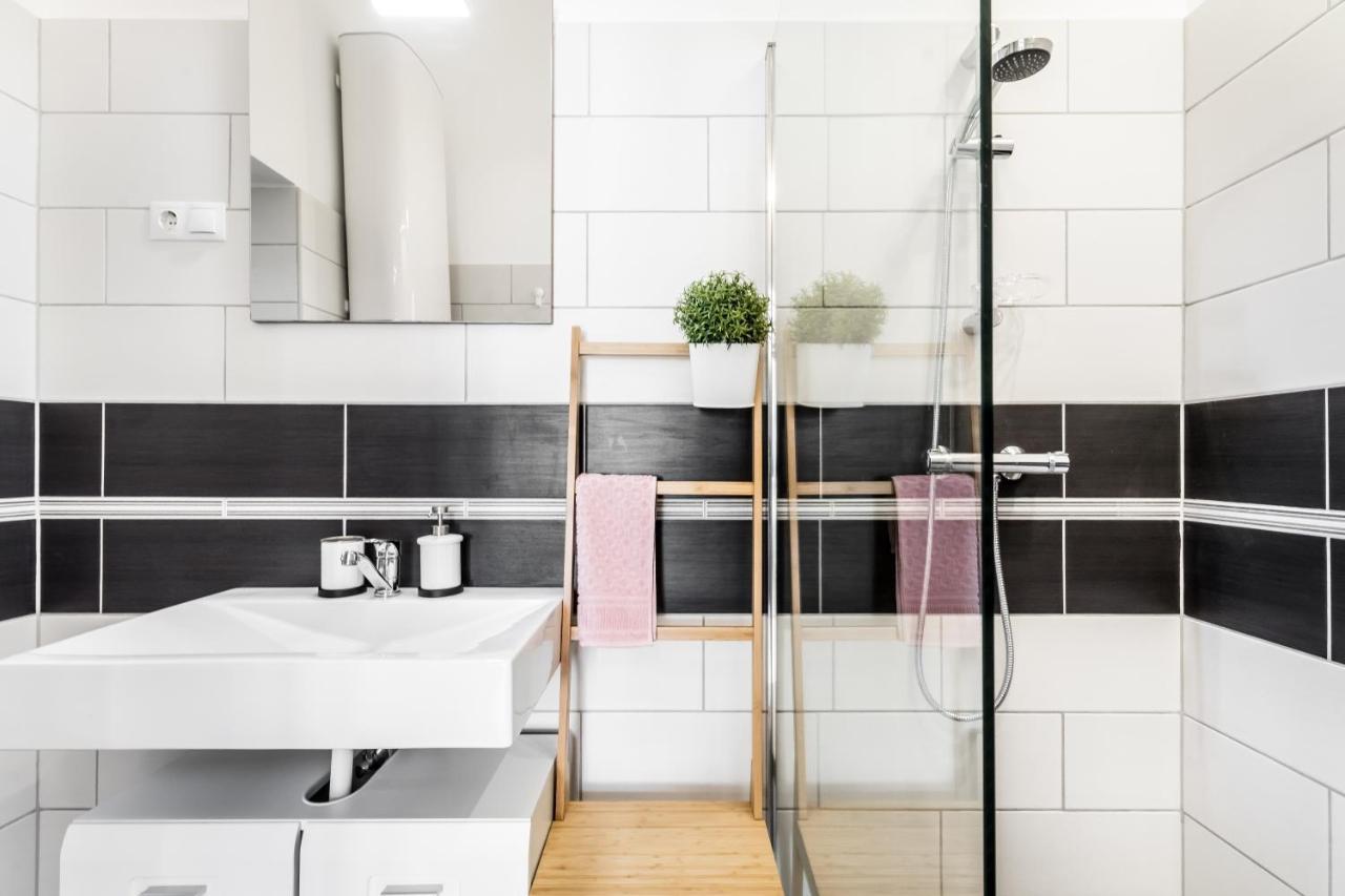 Sun-Splashed Retreat In The Heart Of A Vibrant Quarter Budapeszt Zewnętrze zdjęcie